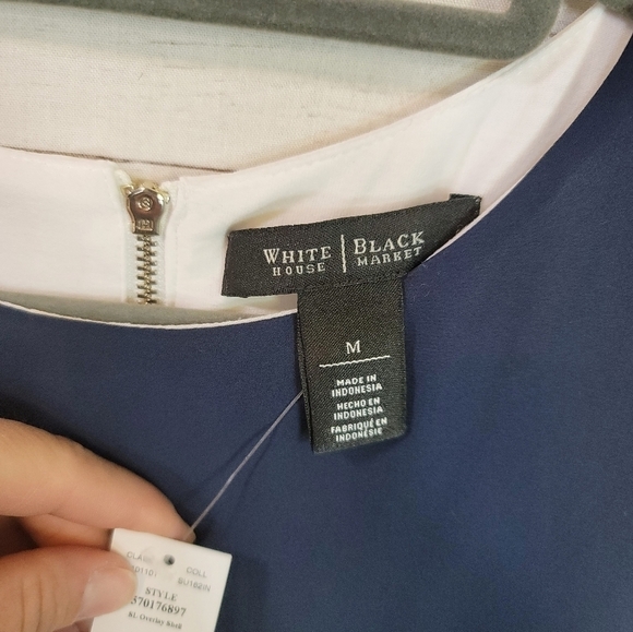 WHITE HOUSE BLACK MARKET NAVY & WHITE SLEEVELESS OVERLAY SHELL, SZ MEDIUM - Picture 4 of 11